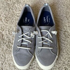 Gray Sperry Crest Vibe washable leather sneakers, size 10 women’s
